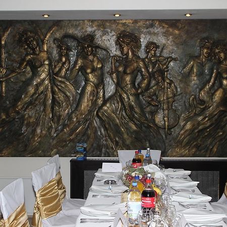 Hotel Royal 2 Urziceni エクステリア 写真