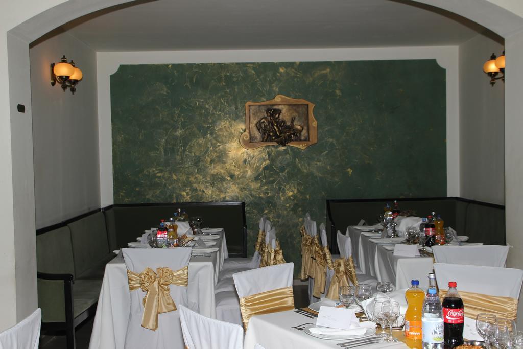 Hotel Royal 2 Urziceni エクステリア 写真