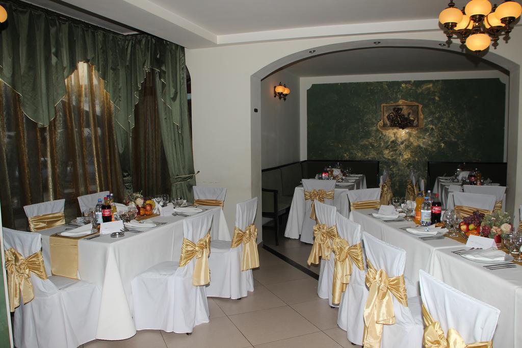 Hotel Royal 2 Urziceni エクステリア 写真